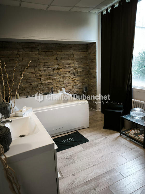 Local d'activités - 159 m²