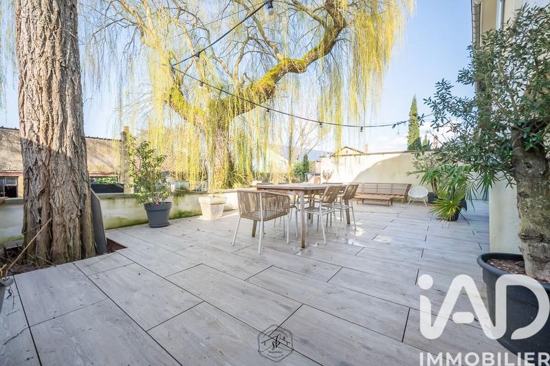 Maison - 230 m² - 7 pièces