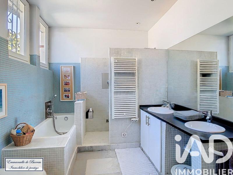 Maison - 278 m² - 9 pièces