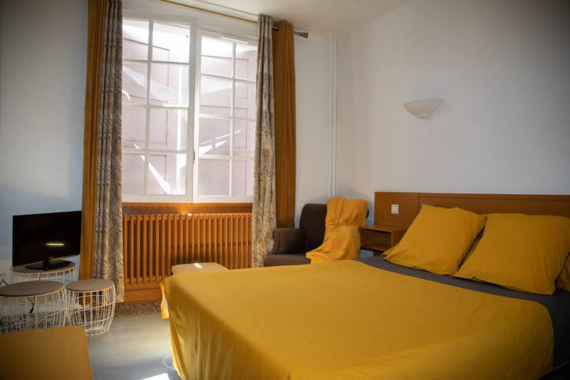 Propriété - 660 m² - 20 pièces