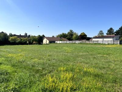Terrain constructible - 1 911 m²