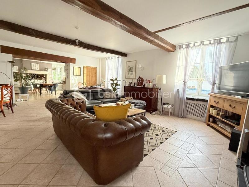 Maison - 240 m² - 8 pièces