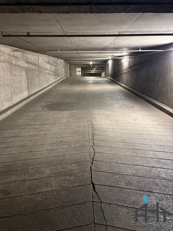 Parking / Garage - 12 m²