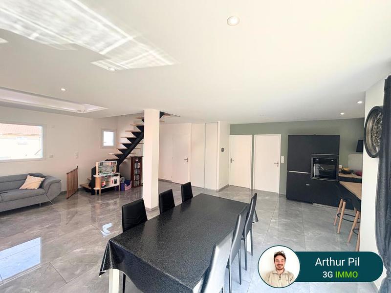 Maison - 121 m² - 5 pièces