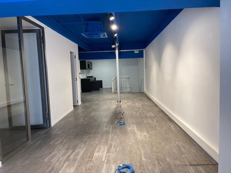 Local commercial - 230 m² - 2 pièces
