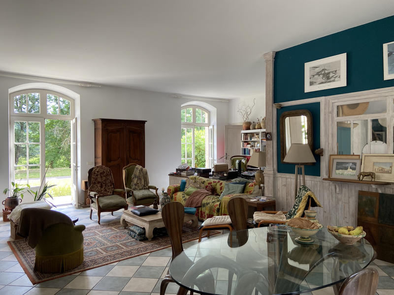 Maison - 370 m² - 12 pièces