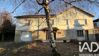 Maison - 228 m² - 9 pièces