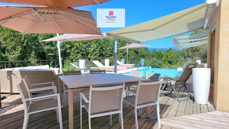 Maison - 140 m² - 5 pièces