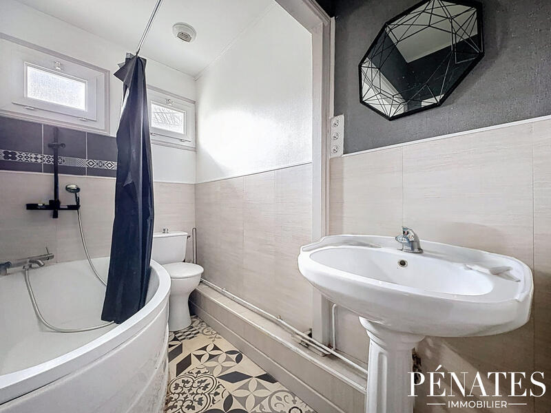 Maison - 203 m² - 10 pièces