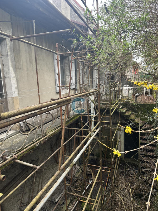 Maison - 400 m² - 3 pièces