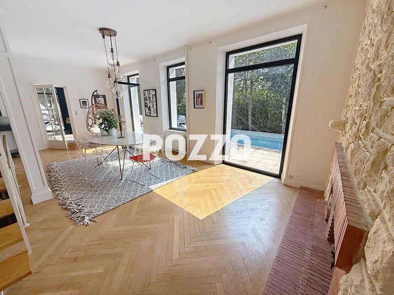 Maison - 323 m² - 7 pièces