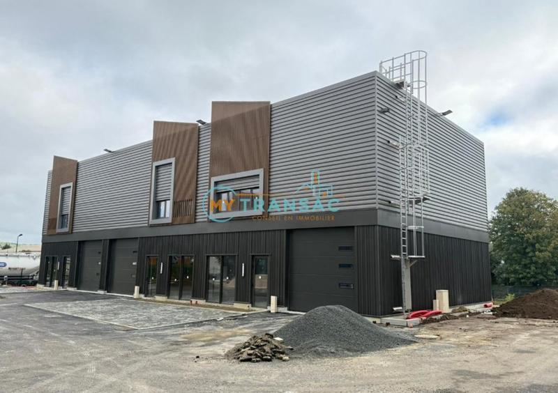 Local d'activité / Entrepôt - 153 m²