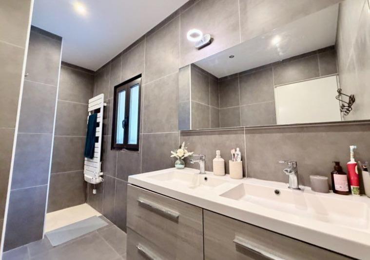 Villa - 200 m² - 7 pièces