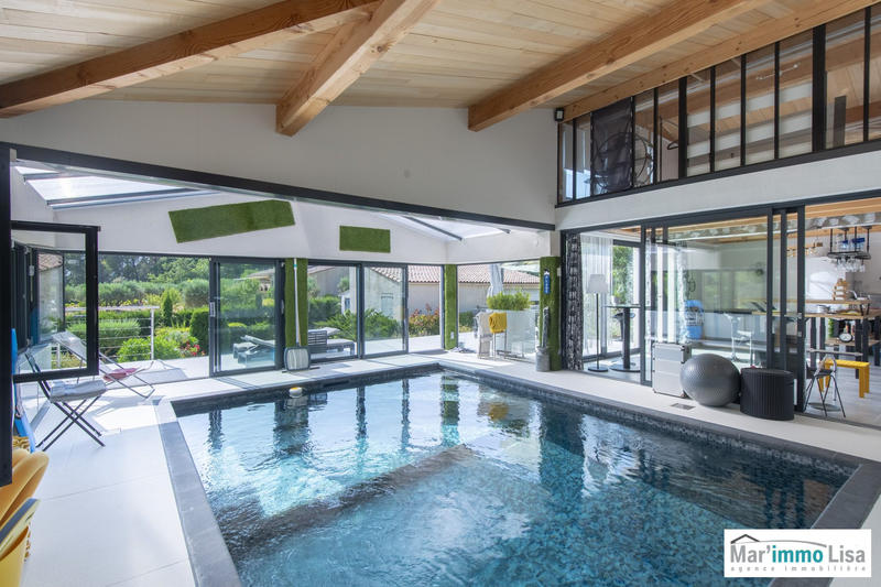 Villa - 256 m² - 6 pièces