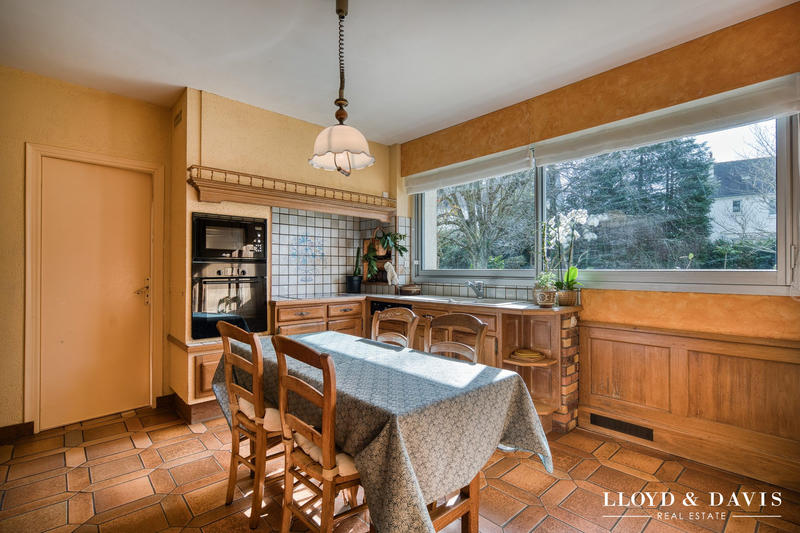 Maison - 213 m² - 7 pièces