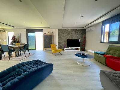 Maison - 180 m² - 7 pièces