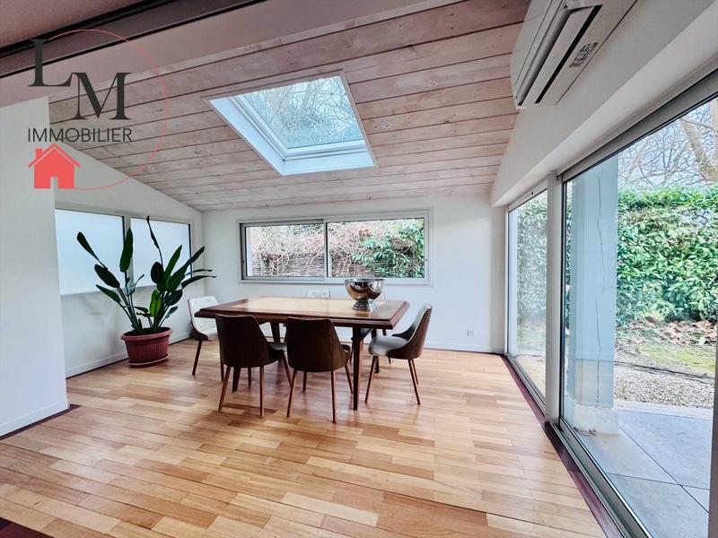 Villa - 295 m² - 10 pièces