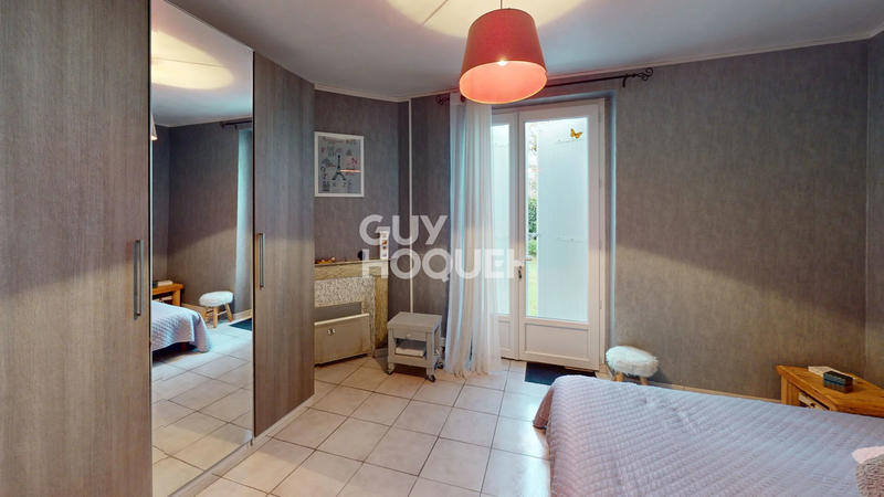 Maison - 377 m² - 10 pièces