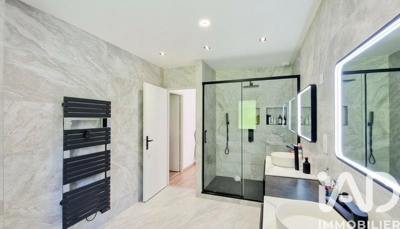 Maison - 159 m² - 7 pièces