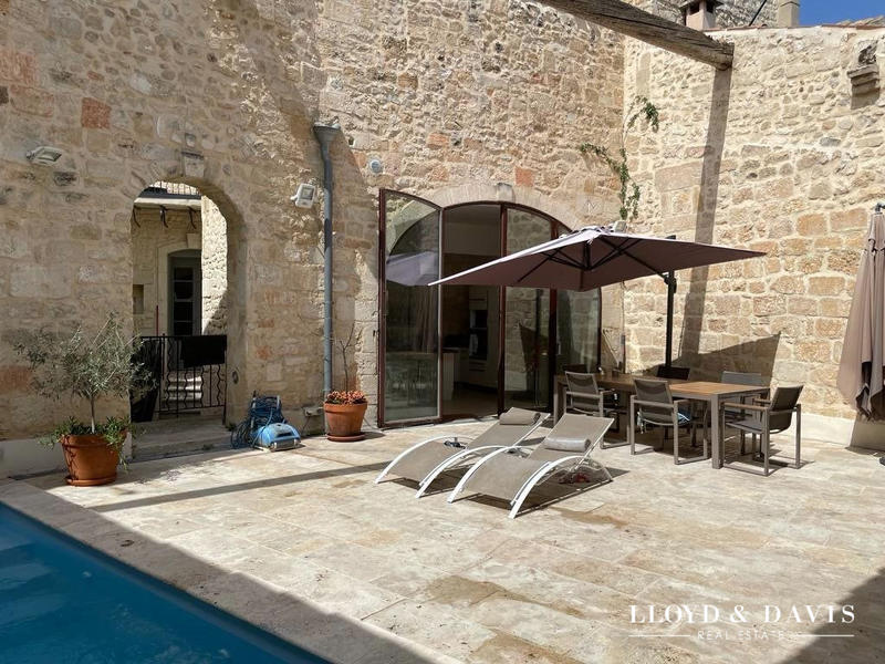 Maison - 436 m² - 14 pièces