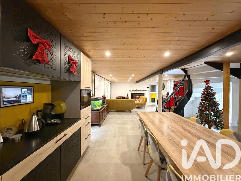 Maison - 275 m² - 6 pièces