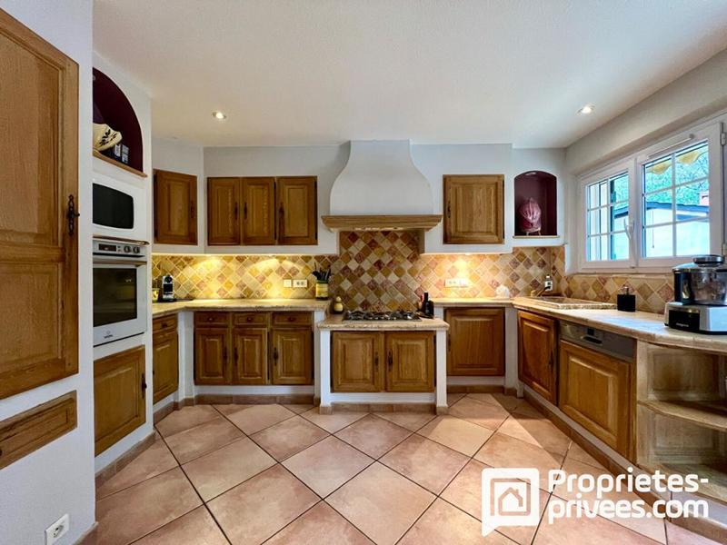 Maison - 230 m² - 7 pièces