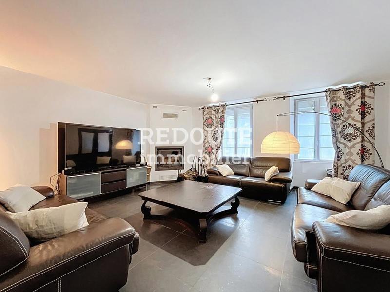 Maison - 236 m² - 8 pièces