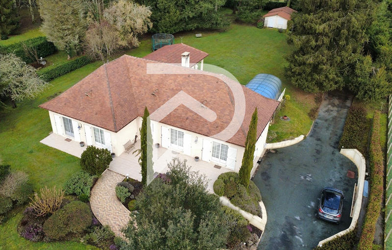 Maison - 282 m² - 7 pièces