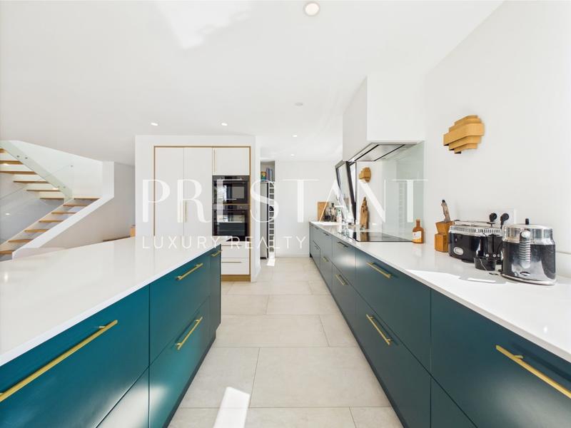 Maison - 290 m² - 10 pièces