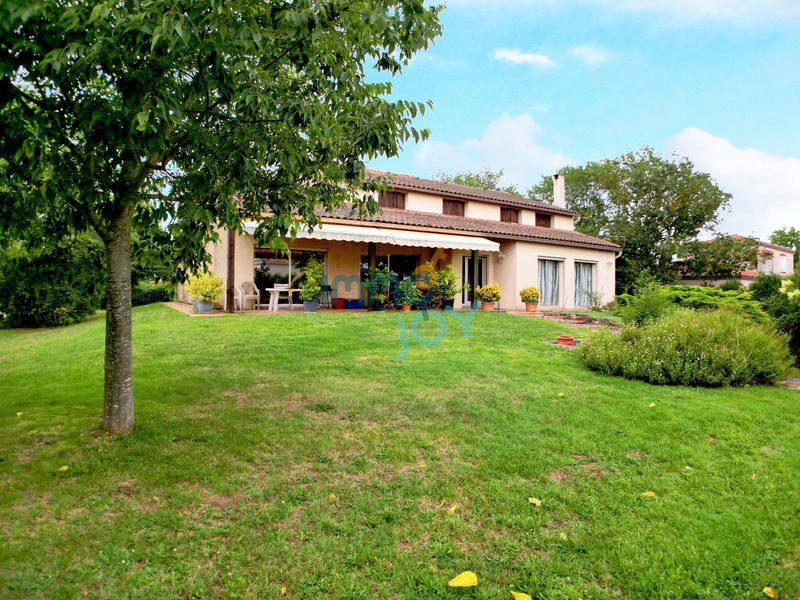 Maison - 245 m² - 7 pièces