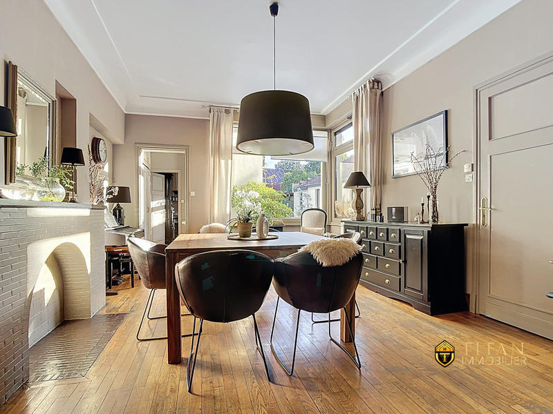 Maison - 333 m² - 10 pièces