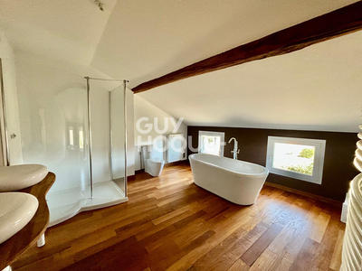 Maison - 300 m² - 7 pièces