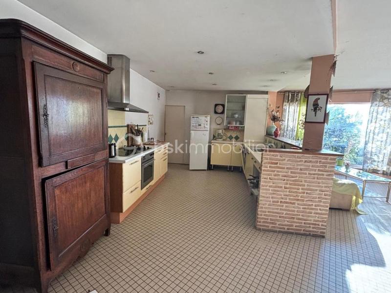 Demeure - 234 m² - 8 pièces