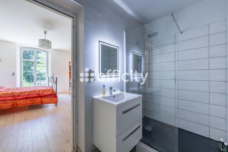 Maison - 300 m² - 8 pièces