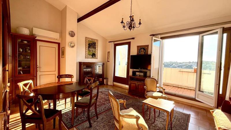 Appartement - 99 m² - 5 pièces