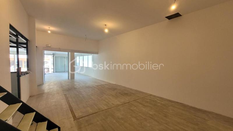 Local commercial - 140 m² - 6 pièces