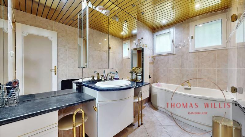 Maison - 177 m² - 8 pièces