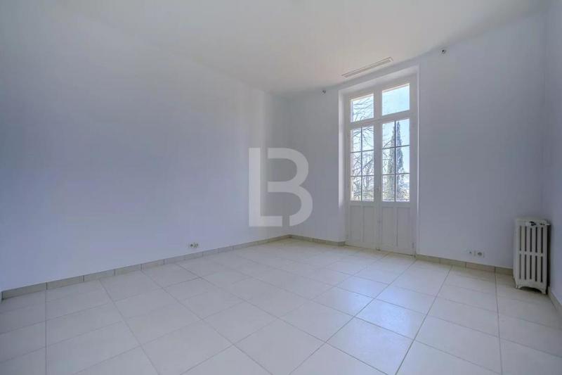 Mas - 300 m² - 7 pièces