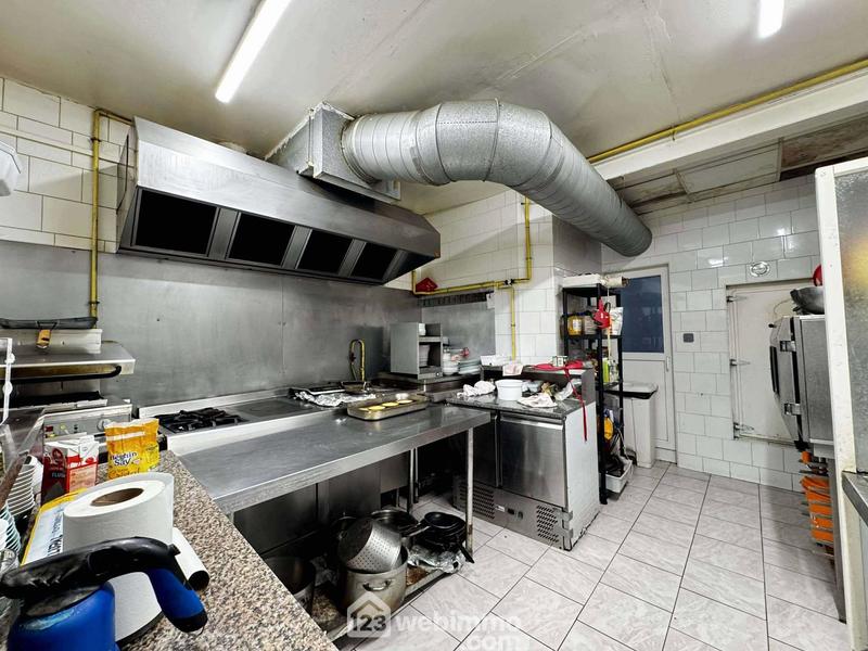 Local commercial - 102 m² - 3 pièces