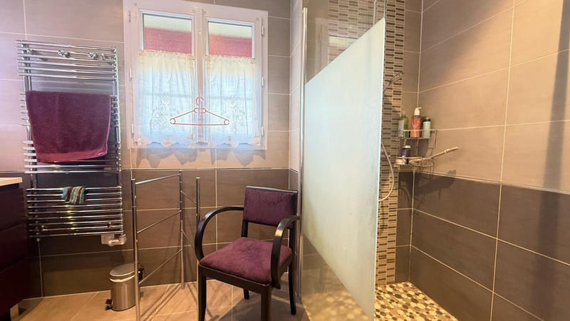 Maison - 225 m² - 6 pièces