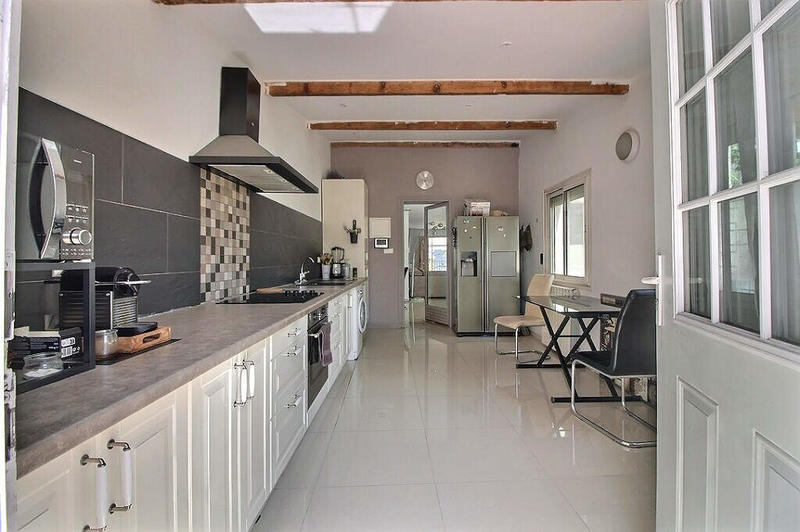 Maison - 210 m² - 9 pièces