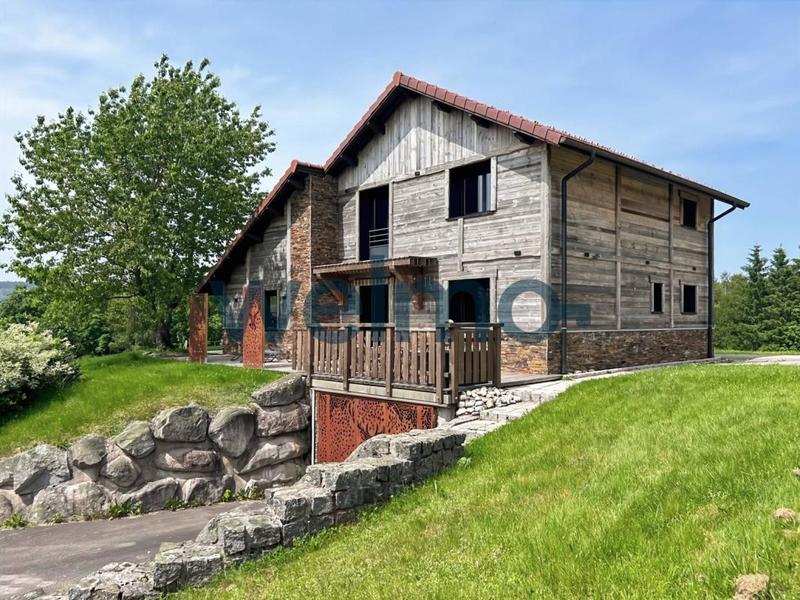 Châlet - 220 m² - 8 pièces