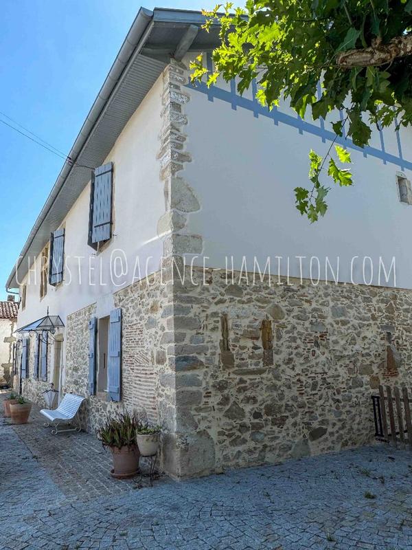 Maison - 316 m² - 12 pièces