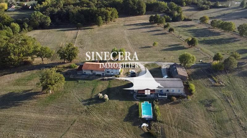 Maison - 340 m² - 5 pièces