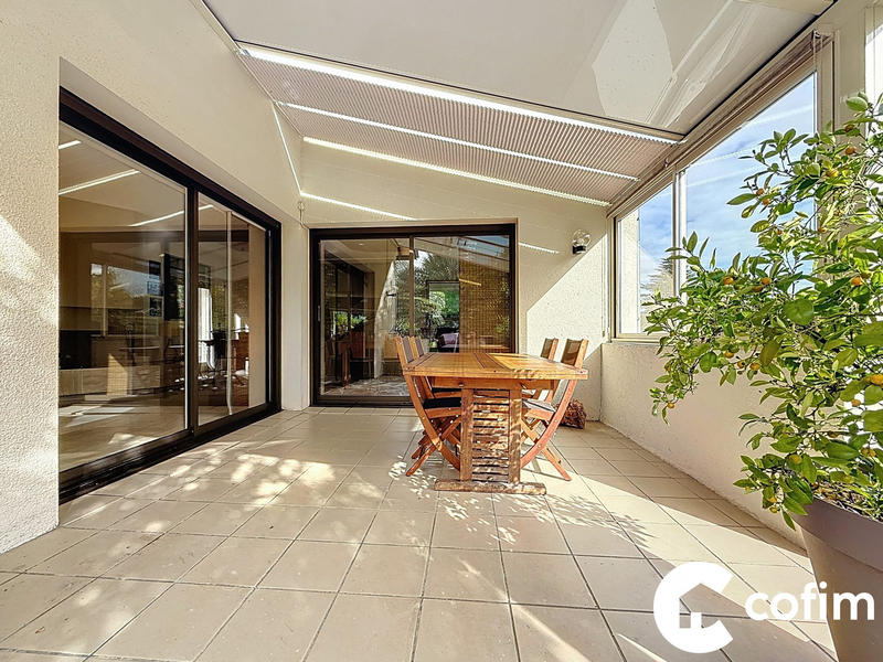 Villa - 238 m² - 6 pièces