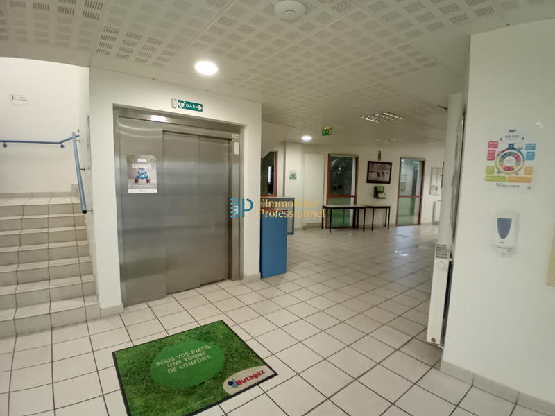 Bureau - 764 m² - 19 pièces