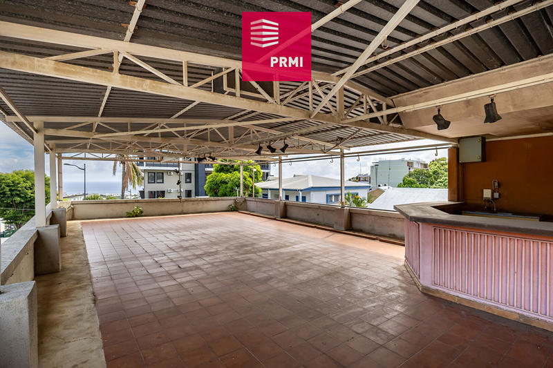 Local commercial - 143 m² - 6 pièces