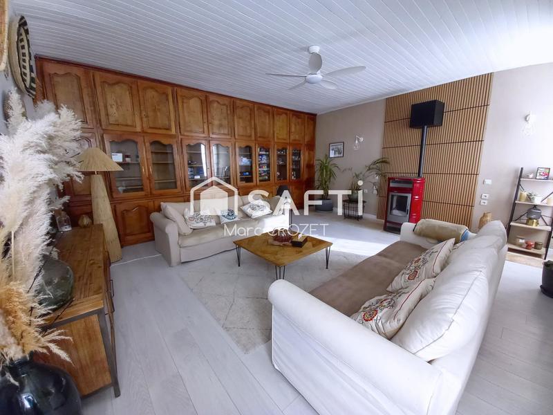 Maison - 214 m² - 8 pièces