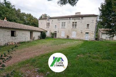 Propriété - 420 m² - 14 pièces