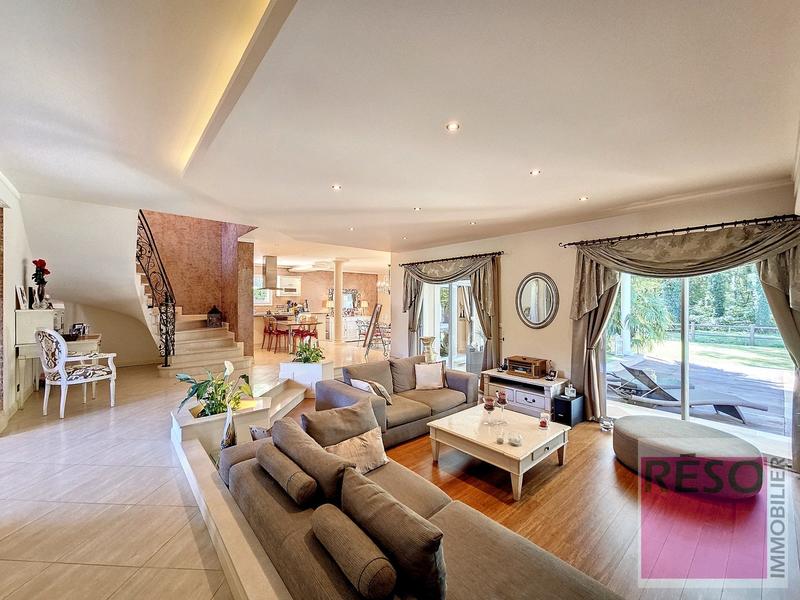 Villa - 274 m² - 7 pièces